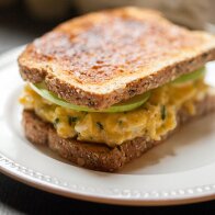 Cheddar and Apple Egg Sandwich | www.spachethespatula.com #recipe