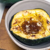 Cinnamon-Sugar Roasted Acorn Squash | www.spachethespatula.com #recipe