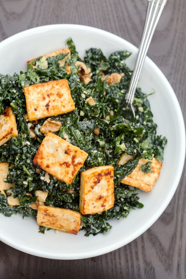 The BEST kale salad you will EVER try...seriously! | www.spachethespatula.com #recipe