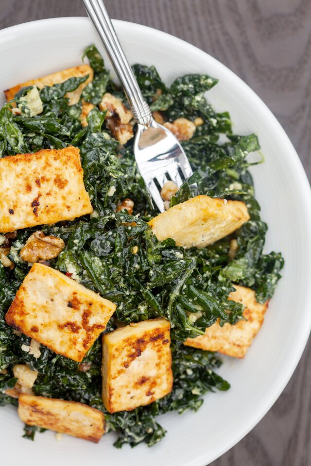 The BEST kale salad you will EVER try...seriously! | www.spachethespatula.com #recipe