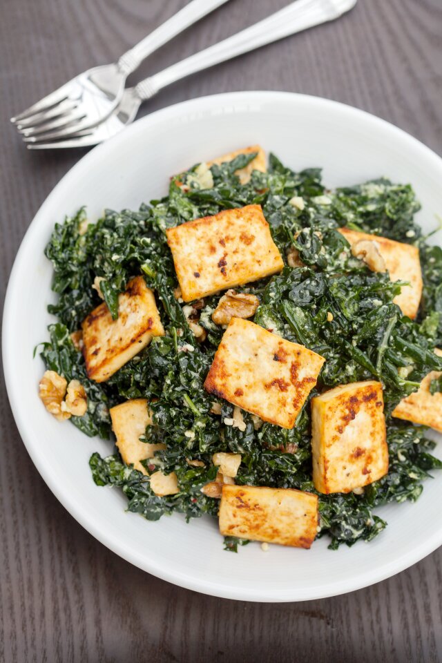 The BEST kale salad you will EVER try...seriously! | www.spachethespatula.com #recipe