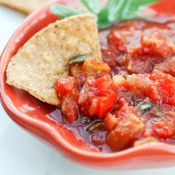 This is the best homemade salsa I've had, and it's super easy, and perfect for canning! | www.spachethespatula.com #recipe