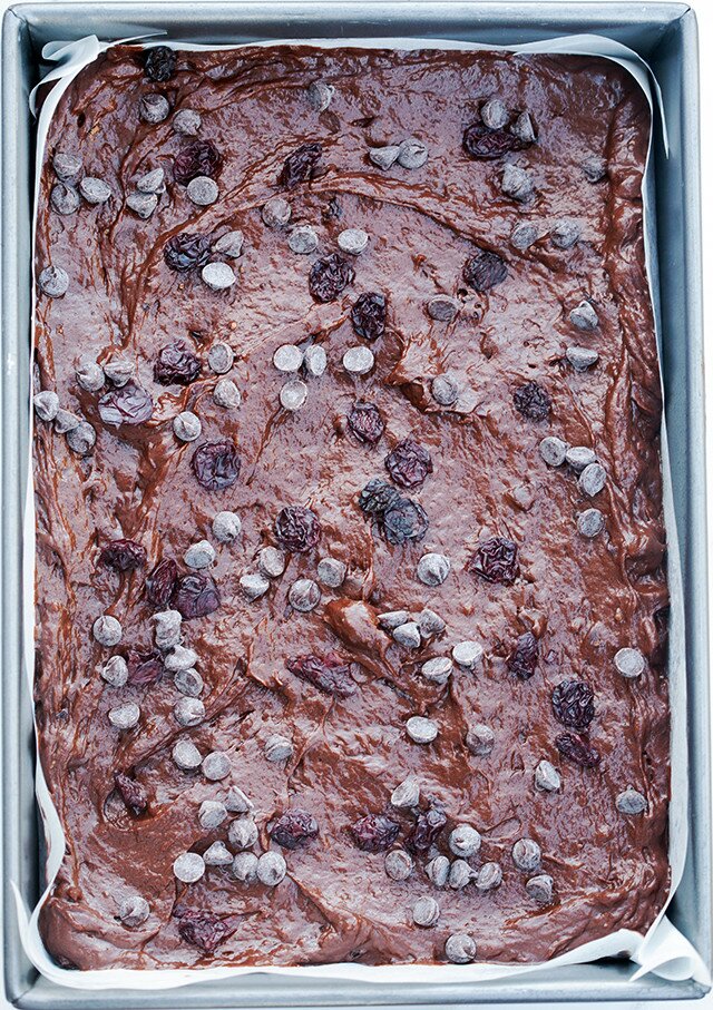 These chocolate-y little numbers are banana bread in bar form, studded with dried cherries and chocolate chips. They're super easy to make, and simple to make vegan! | www.spachethespatula.com #recipe