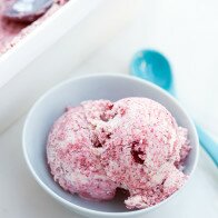 This ice cream is chock-full of red velvet cake crumbles churned into a creamy cheesecake-y base that mimics cream cheese frosting. It's divine. | www.spachethespatula.com #recipe