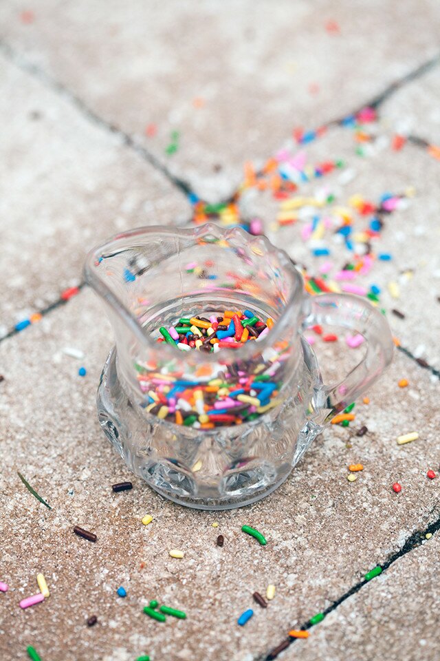 These Momofuku Milk Bar-Inspired cookies are stuffed with sprinkles and a Frosted Flake crunch! | www.spachethespatula.com #recipe