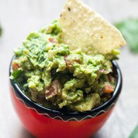 The best tasting (and easiest!) guacamole I have EVER tried! | www.spachethespatula.com #recipe