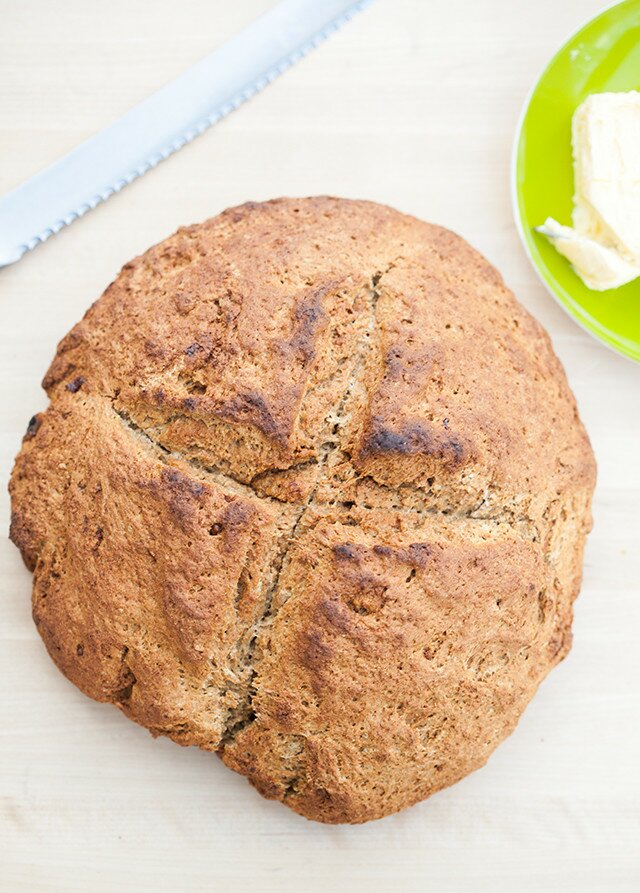 This slightly sweet, nutty, yeast-less bread has a crunchy outside and a super tender inside. Serve it with a creamy Irish butter for ultimate enjoyment! www.spachethespatula.com #recipe