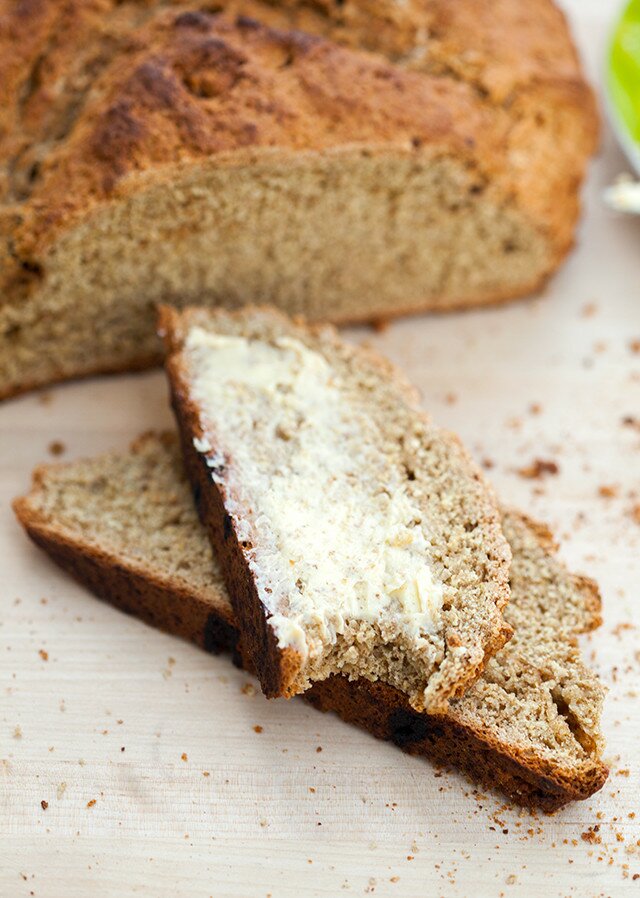 This slightly sweet, nutty, yeast-less bread has a crunchy outside and a super tender inside. Serve it with a creamy Irish butter for ultimate enjoyment! www.spachethespatula.com #recipe