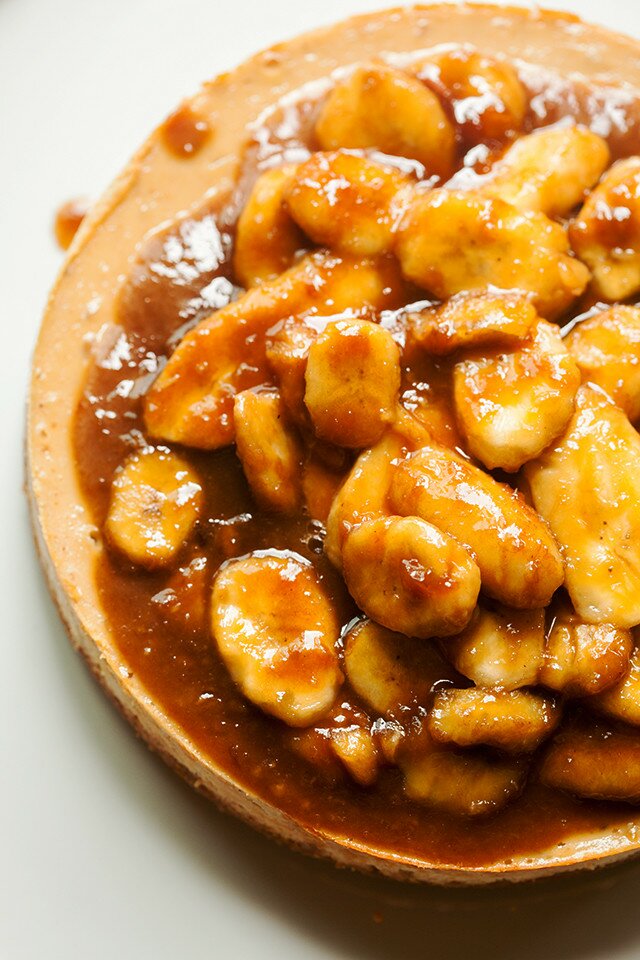 A Do-Si-Do Girl Scout cookie base, a peanut butter & banana cheesecake filling, and a bananas foster topping...it doesn't get any better than this folks! | www.spachethespatula.com #recipe