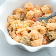 Creamy and delicious homemade mac n- cheese that has the flavor if pimiento cheese! | www.spachethespatula.com #recipe