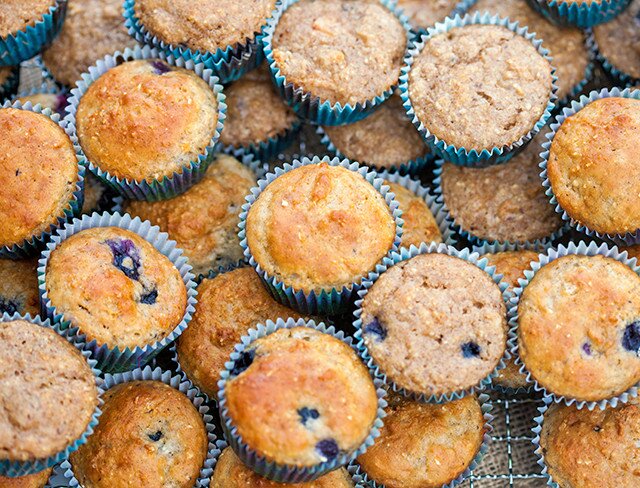 You choose---Whole grain and refined sugar-free? or a more standard AP flour and sugar version! Both contain tons of blueberries and are less than 100 calories each! | www.spachethespatula.com #recipe