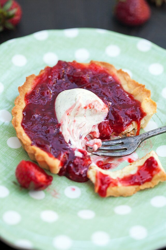 These adorable little tarts are the best way to use your Spring strawberries! | www.spachethespatula.com #recipe