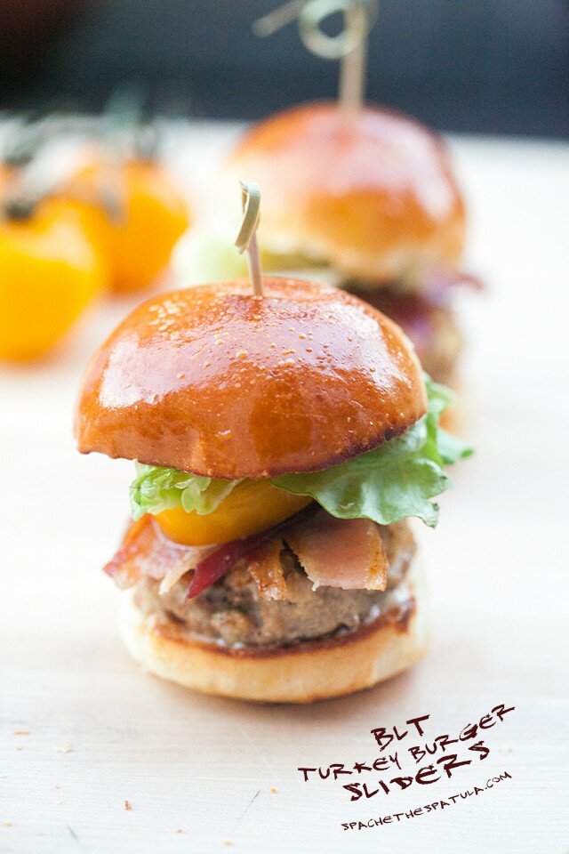 The BEST moist and most flavorful turkey burgers you will ever eat, with all the flavors of a BLT! |www.spachethespatula.com #recipe