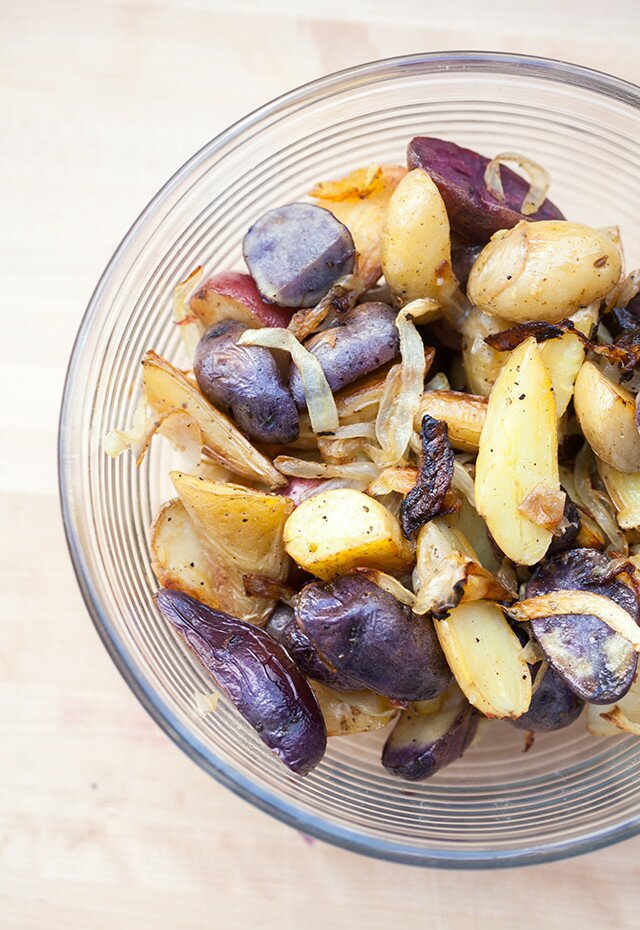 Blue cheese and sour cream make up the creamy base in this addictive potato salad! #BluesdayTuesday @castellousa| www.spachethespatula.com #recipe