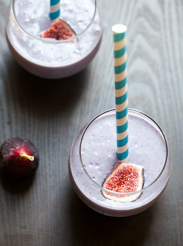 These super simple to make smoothies kinda have a grown-up PB&J flavor to 'em! | www.spachethespatula.com #recipe