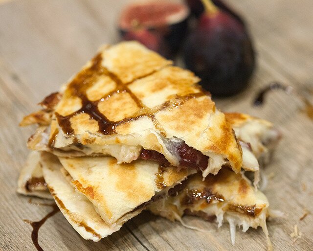 These chicken and fig quesadillas are savory, sweet, and super-duper cheesy! | www.spachethespatula.com #recipe