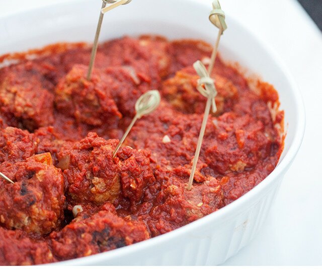 Tender pork & beef meatballs with a super tasty red sauce with a surprising ingredient! #JoinTheTable #Perugina | www.spachethespatula.com #recipe