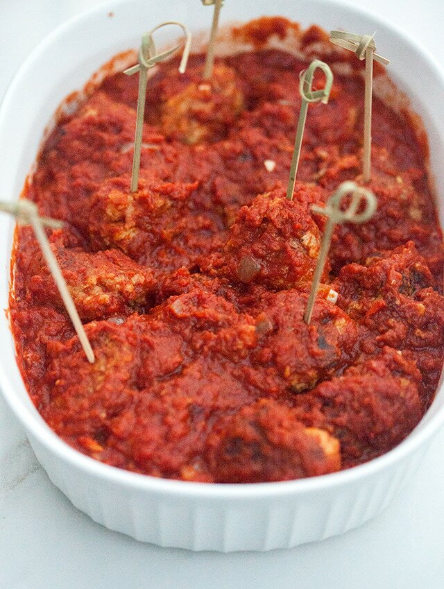 Tender pork & beef meatballs with a super tasty red sauce with a surprising ingredient! #JoinTheTable #Perugina | www.spachethespatula.com #recipe