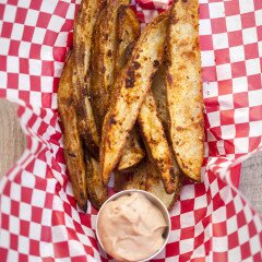 These potato wedges are crazy flavorful on their own, but even better dipped in this barbecue-y sauce! #BeholdPotatoes | www.spachethespatula.com #recipe