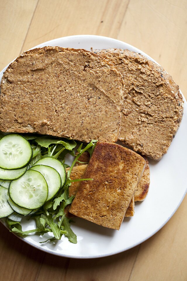 I have been eating this strange-sounding #vegan sandwich for almost 10 years, and it's a personal favorite! | www.spachethespatula.com #recipe