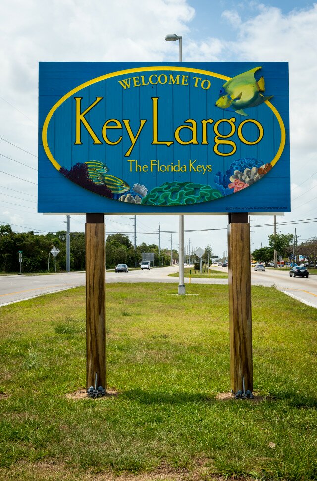 Transport your tastebuds to The Keys with the Yellowtail Snapper crusted with fried onions rings, and topped with a lime-butter sauce and mango salsa! #FLKeys | www.spachethespatula.com #recipe