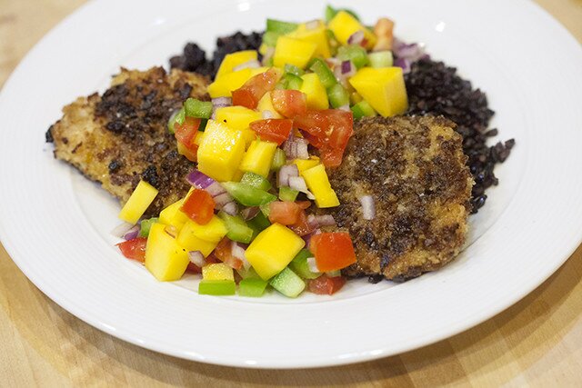 Transport your tastebuds to The Keys with the Yellowtail Snapper crusted with fried onions rings, and topped with a lime-butter sauce and mango salsa! #FLKeys | www.spachethespatula.com #recipe