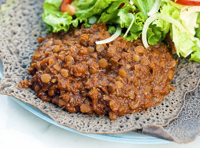 This deeply spiced lentil dish is perfect served with spongy injera bread. | www.spachethespatula.com #recipe #vegan