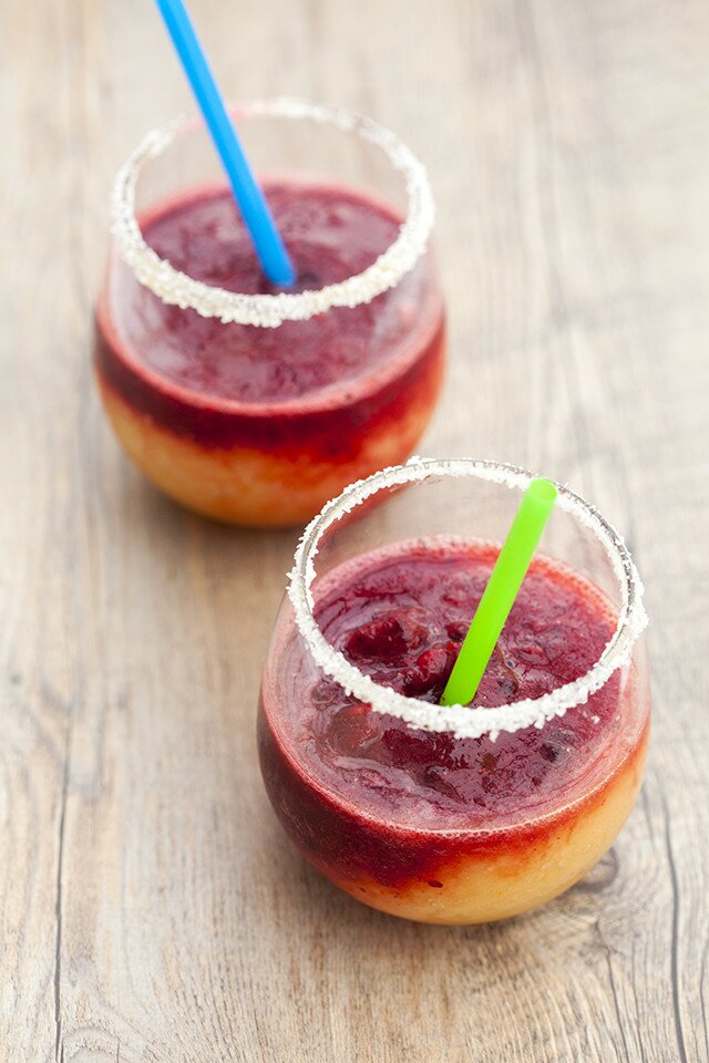 These pretty margaritas use apricots and marionberries to emulate the colors of a sunset! | www.spachethespatula.com #recipe