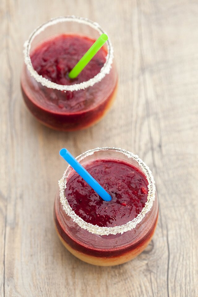 These pretty margaritas use apricots and marionberries to emulate the colors of a sunset! | www.spachethespatula.com #recipe