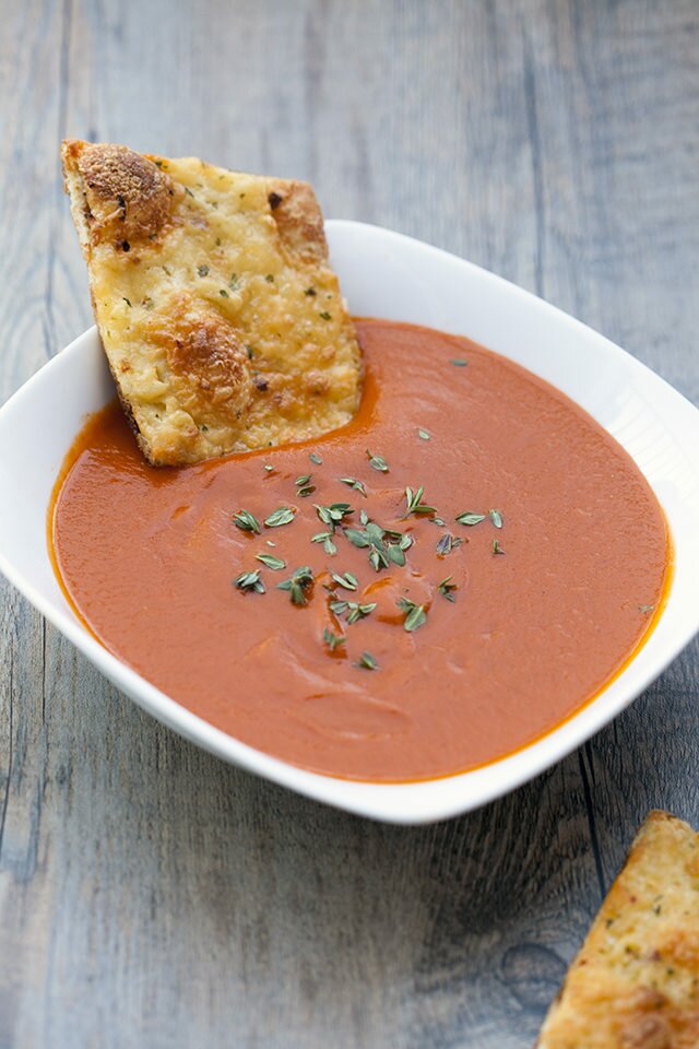 This tomato soup gets its unique flavor---slightly sweet, a little heat, super tasty---from some Moroccan-inspired ingredients. | www.spachethespatula.com #recipe