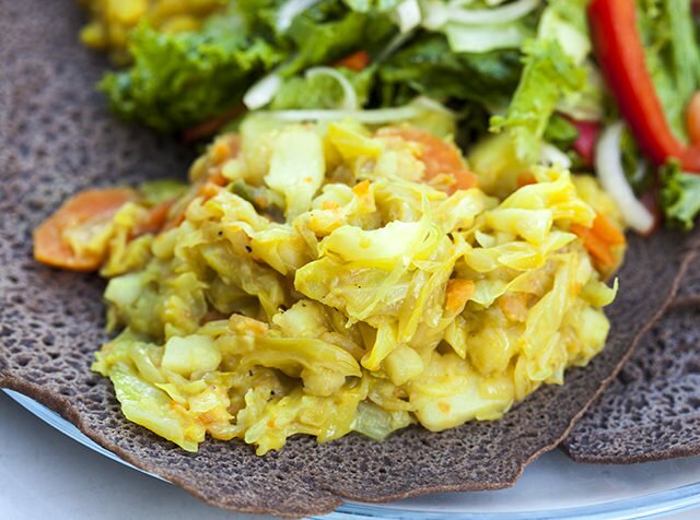 This veggie side is full of flavor, and a perfect compliment to other Ethiopian offerings! | www.spachethespatula.com #recipe #vegan