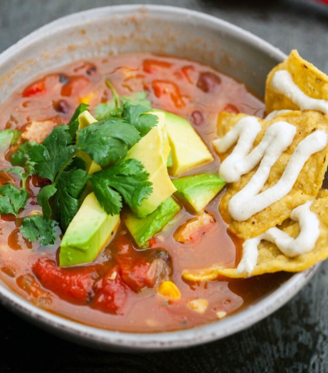 A crazy flavorful and easy soup packed with Tex-Mex flavor----and it's #vegan | www.spachethespatula.com #recipe