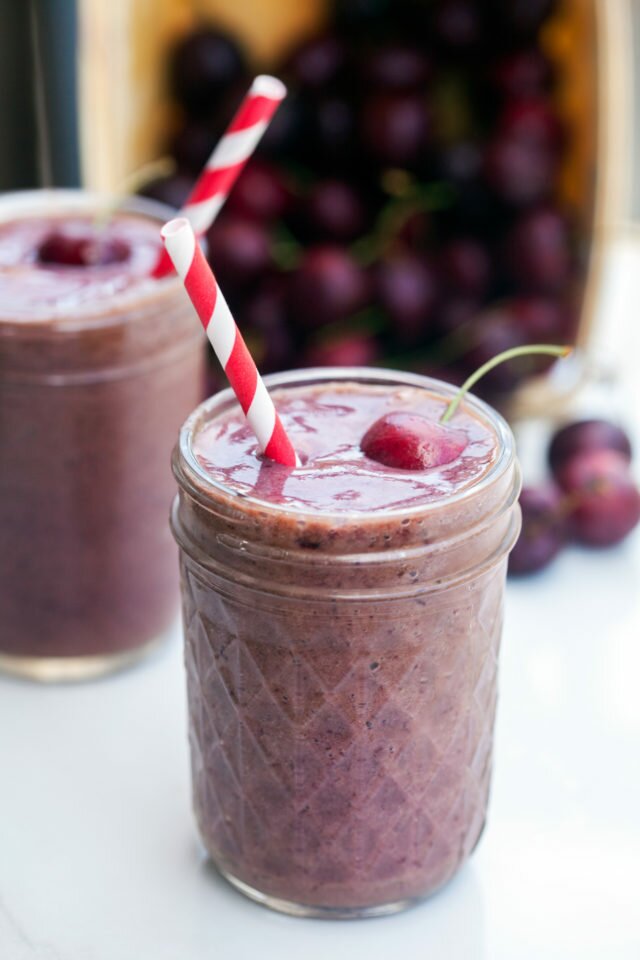 Cool off with this crazy easy smoothie recipe! | www.spachethespatula.com #recipe #vegan