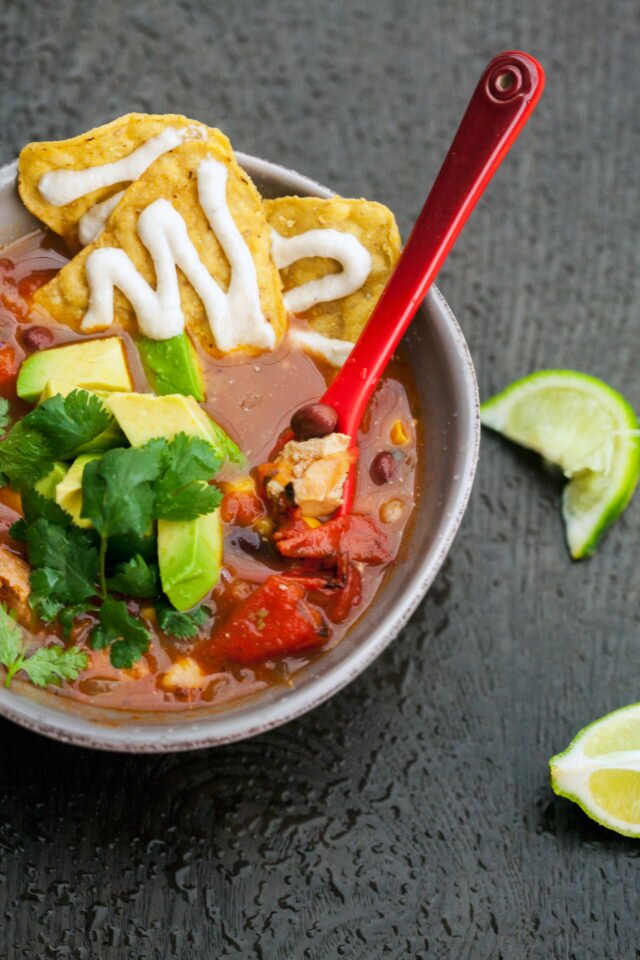 A crazy flavorful and easy soup packed with Tex-Mex flavor----and it's #vegan | www.spachethespatula.com #recipe