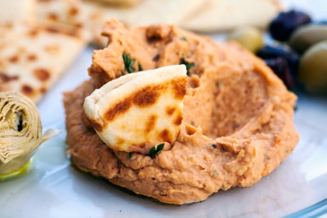 This hummus-like dip can be served warm or cold, and is packed with flavor from sun-dried tomatoes and thyme! | www.spachethespatula.com #recipe #vegan