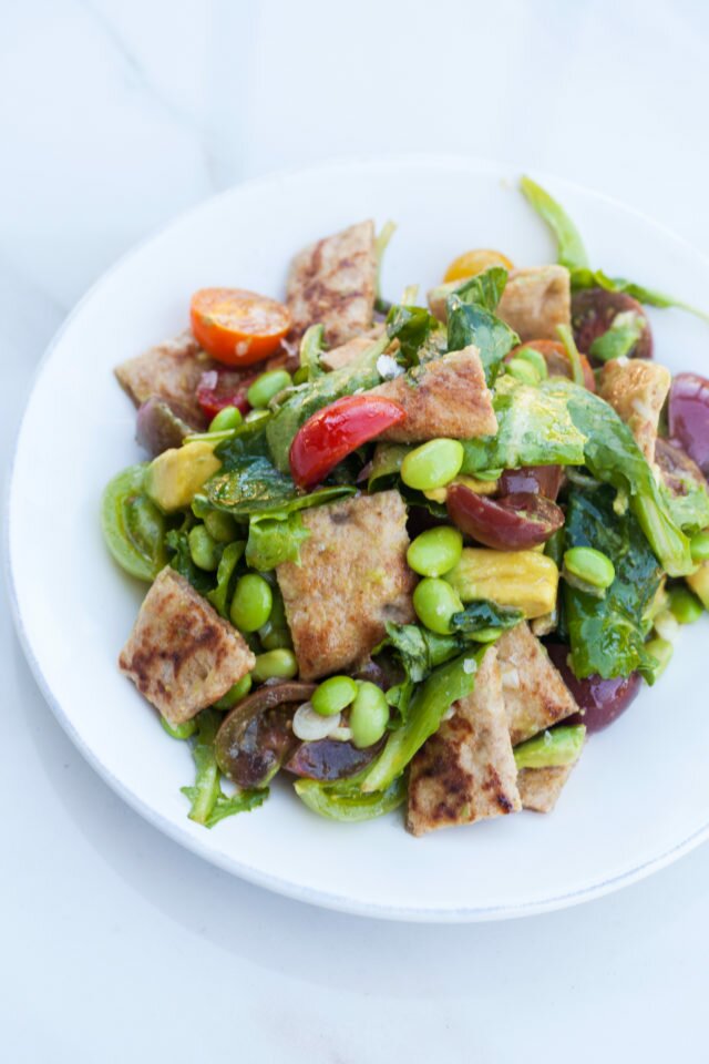 A delicious and Summer-y take on a Panzanella salad! | www.spachethespatula.com #recipe #vegan