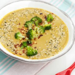 This super tasty broccoli soup gets its creaminess from white beans! | www.spachethespatula.com #recipe #vegan