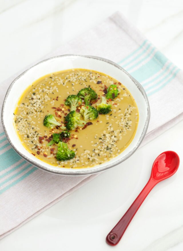 This super tasty broccoli soup gets its creaminess from white beans! | www.spachethespatula.com #recipe #vegan