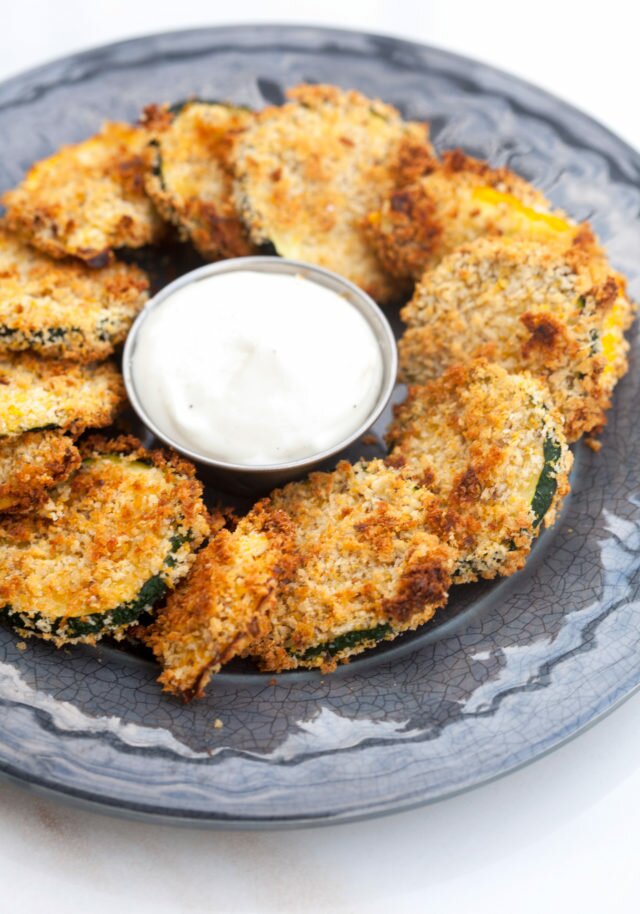 These zucchini coins are super crunchy, flavorful, and easy...plus they're good for you! | www.spachethespatula.com #recipe #vegan