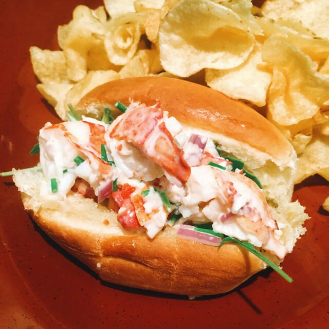 I went to Maine and made fresh lobster rolls that are super tasty and dairy and egg-free! |www.spachethespatula.com #recipe