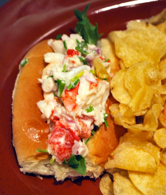 I went to Maine and made fresh lobster rolls that are super tasty and dairy and egg-free! |www.spachethespatula.com #recipe